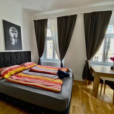 Deluxe Studio In Josefstaedter Strasse Area Appartement Wenen Buitenkant foto
