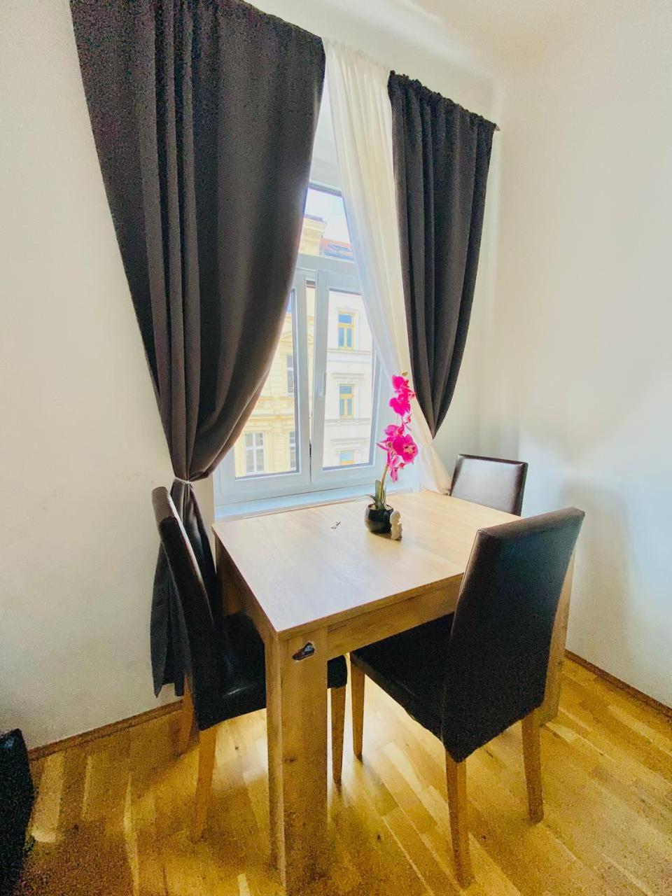 Deluxe Studio In Josefstaedter Strasse Area Appartement Wenen Buitenkant foto